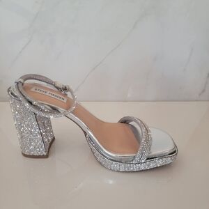 STEVE MADDEN SilverRhinestone studded open toe anklestrap platform heels Size 10